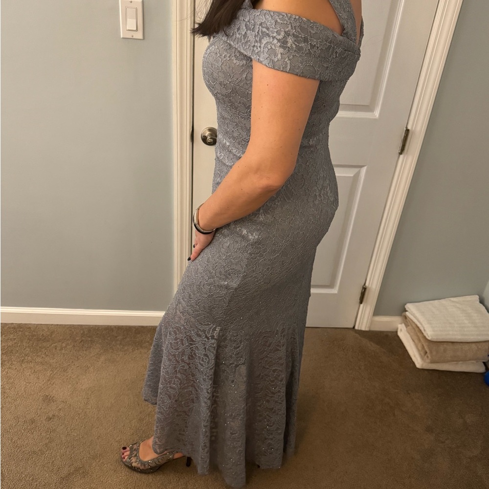Elegant Off-Shoulder Lace Dress in Gray - Picture 3 of 12